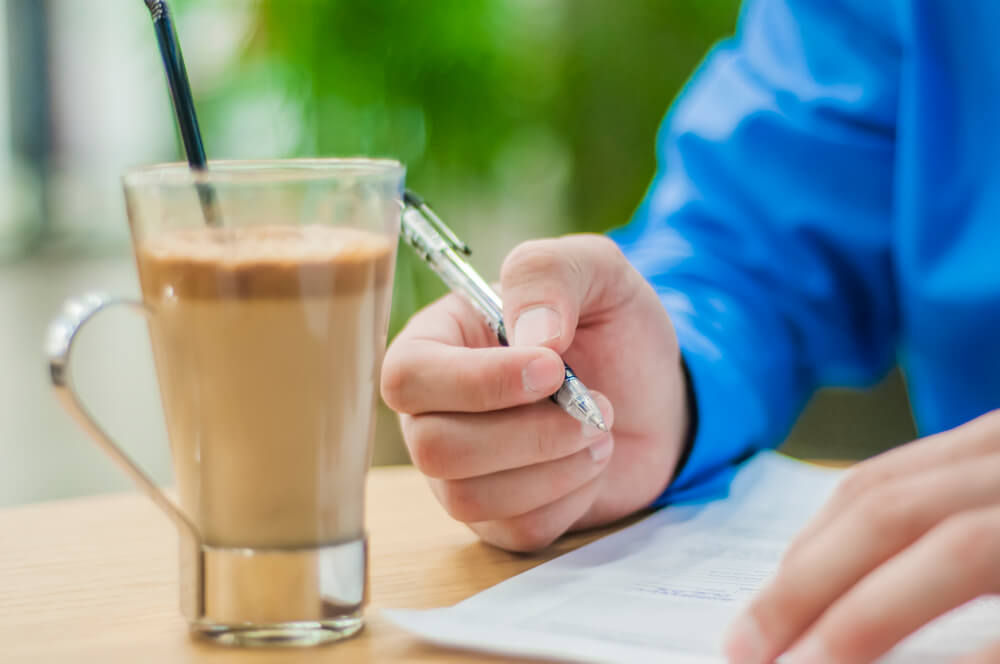 Antara minimum order quantity dan harga satuan, mana sih yang lebih menguntungkan bagi pengusaha?